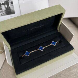 Authentic Van Cleef & Arpels 18K gold blue agate bracelet